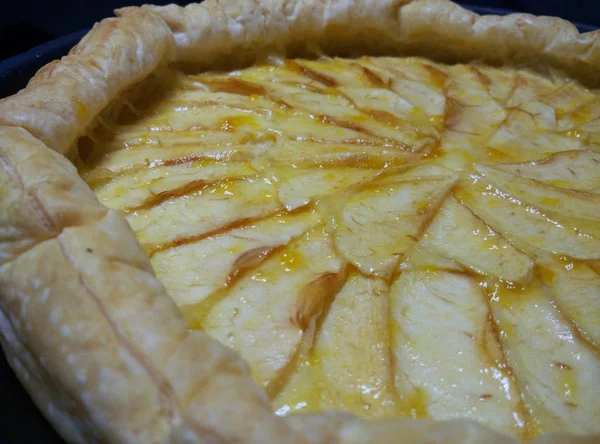 Tarta de manzana (plato de repostería relleno) ) — Foto de Stock