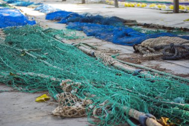 bazı balık ağlarına yerde