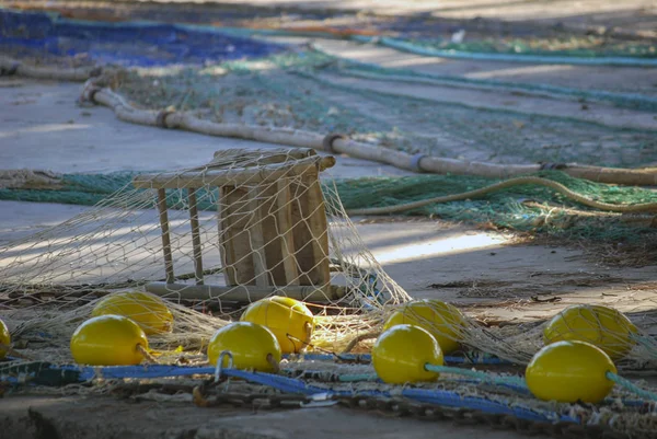 bazı balık ağlarına yerde