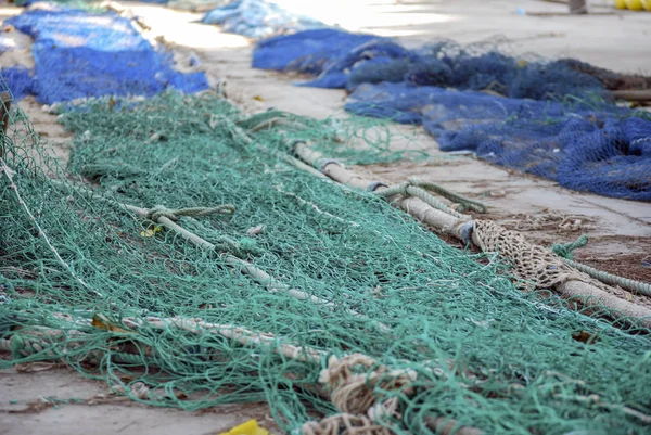 Niektóre sieci rybackich na podłodze — Zdjęcie stockowe