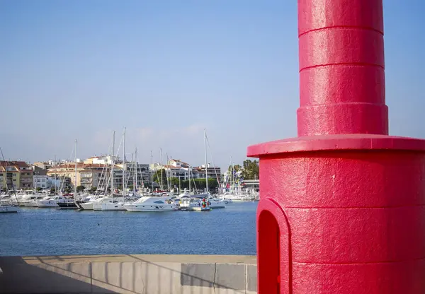 Bateaux amarrés à quai de Cambrils, Espagne — Photo