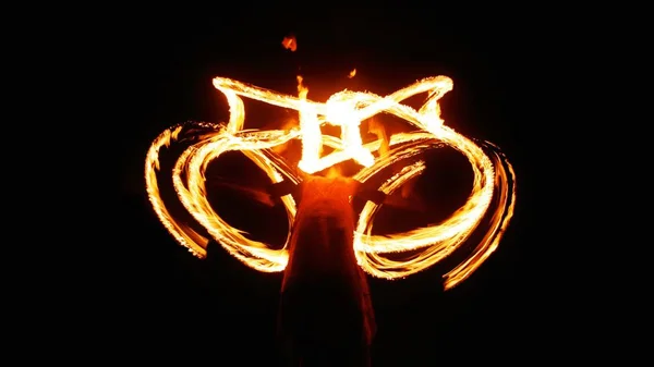 Fire Poi Show Dans Obscurité Avec Interprète Flou — Photo