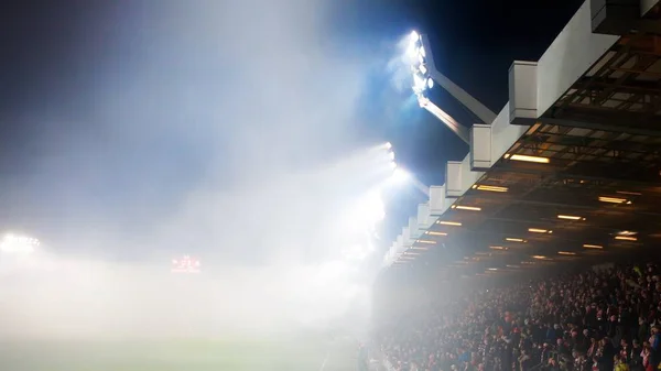 Krakow Polónia Dezembro 2017 Torcedores Futebol Poloneses Acendendo Fogueiras Estádio — Fotografia de Stock