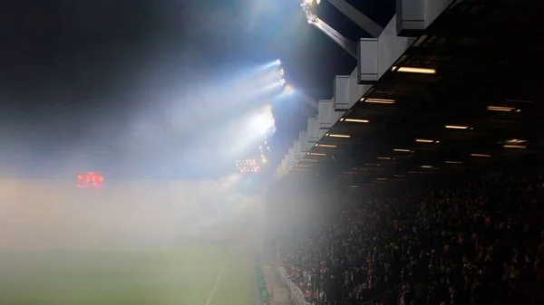 Krakow Polónia Dezembro 2017 Torcedores Futebol Poloneses Acendendo Fogueiras Estádio — Fotografia de Stock