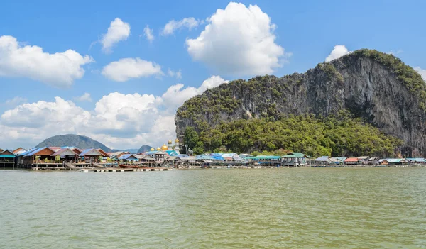 Village de pêcheurs flottant en Thaïlande — Photo