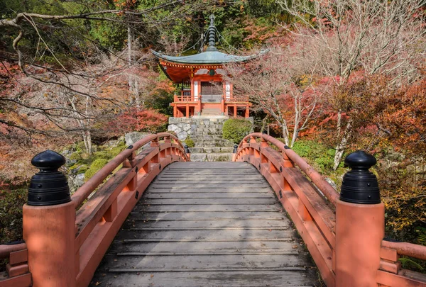 Templo Daigo-ji con el color de otoño de los árboles de arce en Kyoto, Japón — Foto de Stock