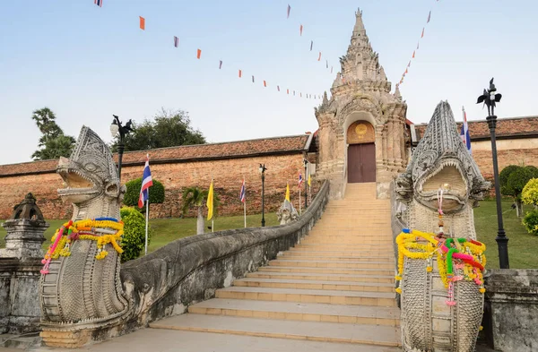 Antico tempio di Wat Phra That Lampang Luang in Thailandia — Foto Stock