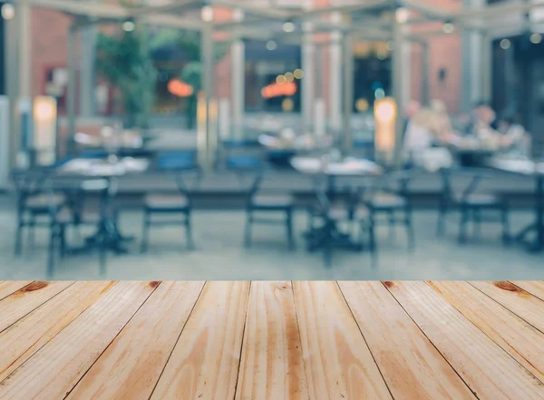 Empty wooden table with blurred restaurant background — Stock Photo, Image
