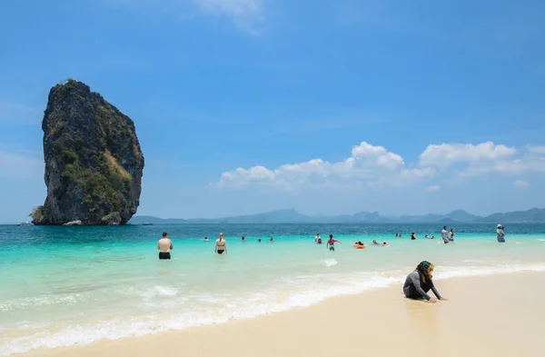 Poda Island, playa de arena blanca con agua de mar turquesa andaman —  Fotos de Stock
