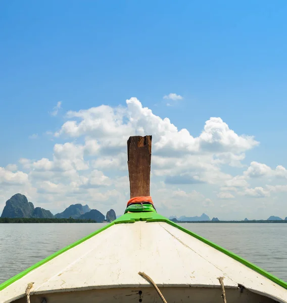 Thaise houten boot zeilen — Stockfoto