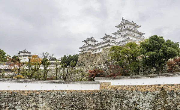 Architettura antica del castello Himeji nella prefettura di Hyogo, Giappone — Foto Stock