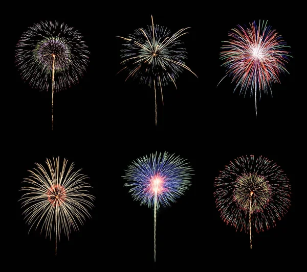 Kleurrijk vuurwerk op zwarte achtergrond — Stockfoto