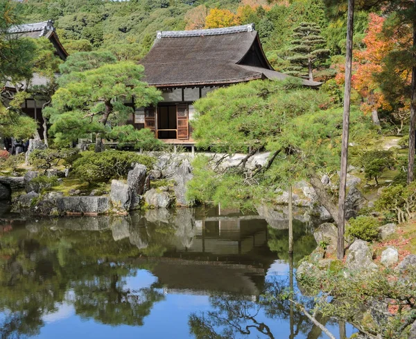 Ginkakuji-Tempel mit herbstlichen Farben in Kyoto, Japan — Stockfoto