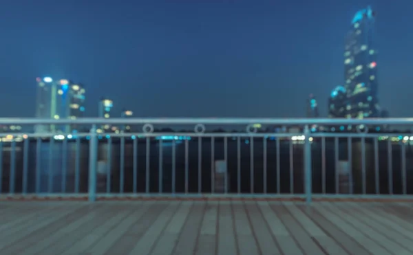 Blurred abstract background of riverwalk with cityscape night li — Stock Photo, Image