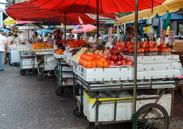 Mercado de comida callejera Chinatown en Bangkok, Tailandia —  Fotos de Stock