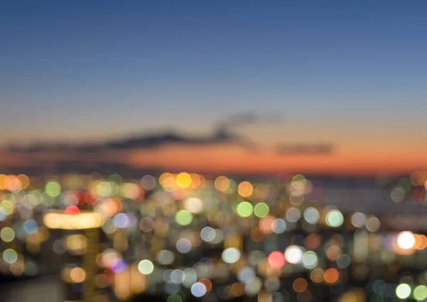 Vista aérea del borroso paisaje urbano bokeh al atardecer —  Fotos de Stock