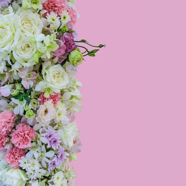 Όμορφο μπουκέτο λουλούδια με διαφορετικούς τύπους πολύχρωμο χαριτωμέ — Φωτογραφία Αρχείου