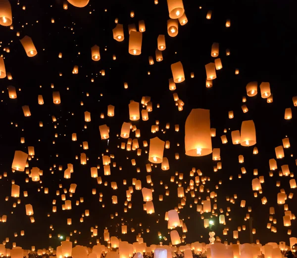 Cerimônia Lanternas Flutuantes Cerimônia Yeepeng Cerimônia Budista Tradicional Lanna Chiang — Fotografia de Stock
