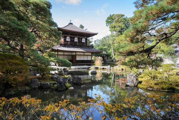 Ginkakuji-Tempel mit herbstlichen Farben in Kyoto, Japan — Stockfoto