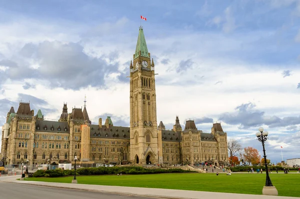 Centro Bloco do Parlamento canadense em Ottawa, Canadá — Fotografia de Stock
