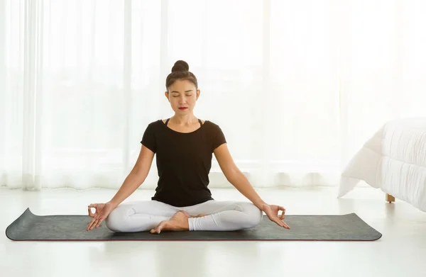 Middle Aged Women Practicing Yoga Easy Seat Pose Sukhasana Mudra — Stock Photo, Image