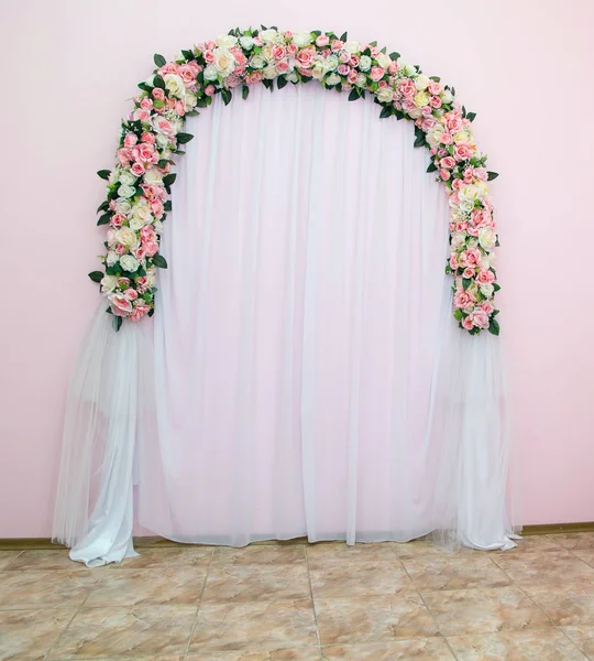 Yapay çiçek yer olarak düğün kemer