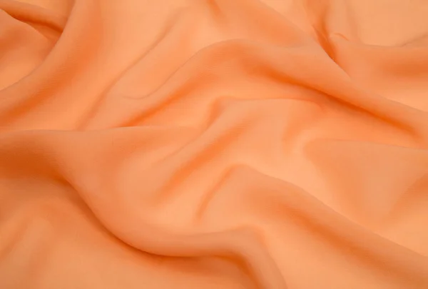 Una delicada tela de seda sintética naranja forrada —  Fotos de Stock
