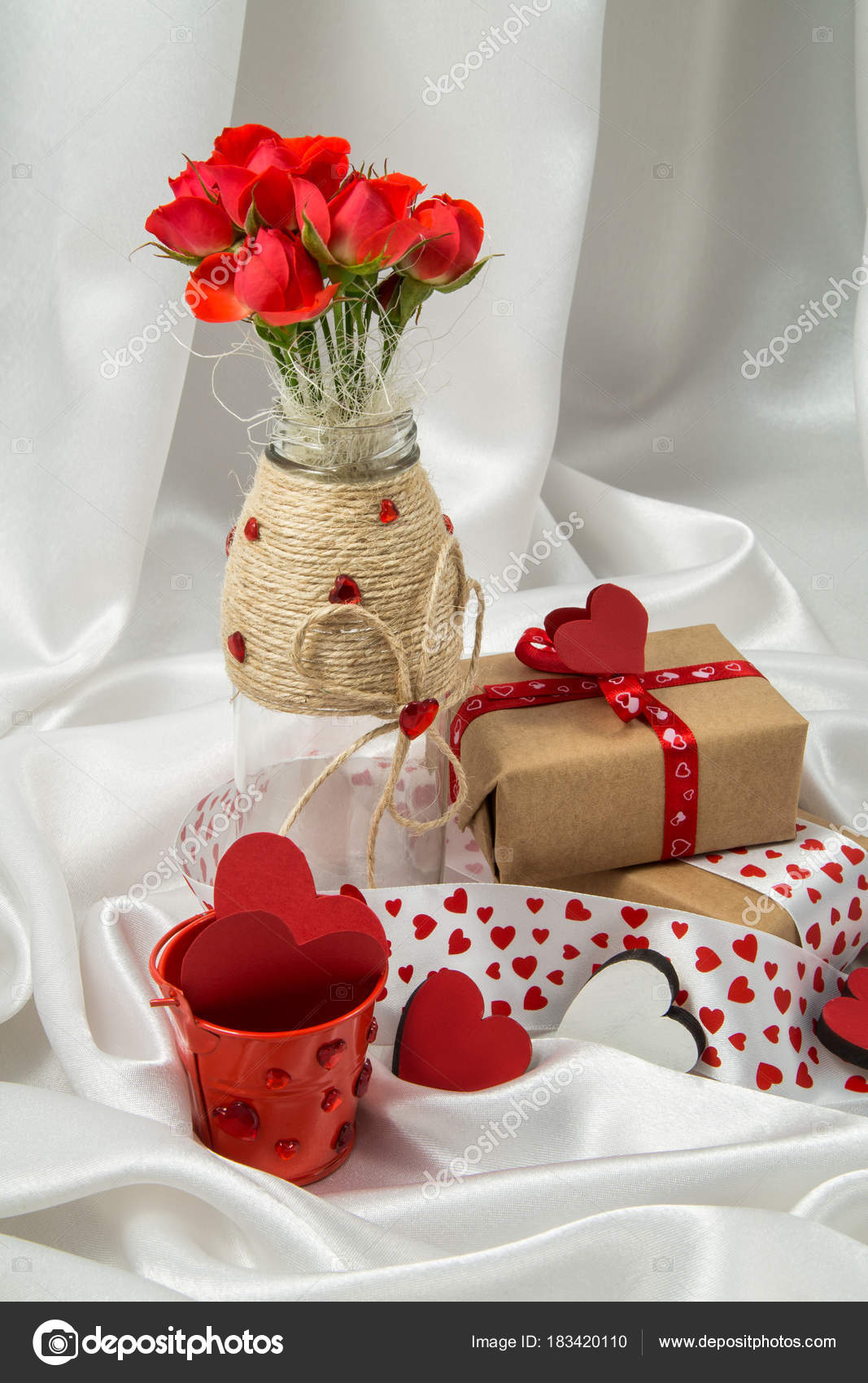 Red White Otkrtyka Hearts Vase Roses Gift Ribbons Valentine Day