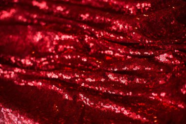 Bulanık pliseli parlak kumaşın kırmızı arka planı