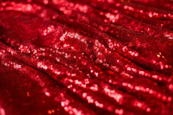 Červené Pozadí Lesklé Skládané Tkaniny Rozmazanými Záhyby — Stock fotografie