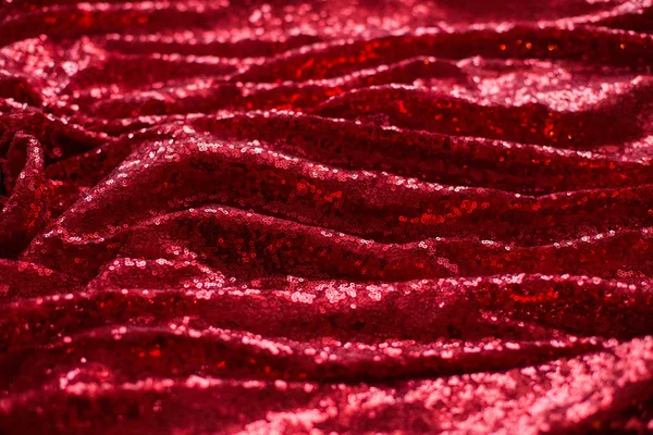 Červené Pozadí Lesklé Skládané Tkaniny Rozmazanými Záhyby — Stock fotografie