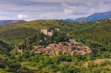 eski köy Castelnou Fransa