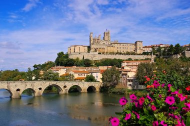 Katedral ve nehir Orb Beziers, Fransa