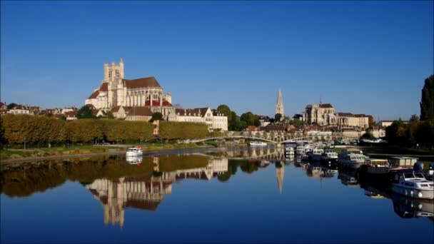 Auxerre, katedralen och Yonne river, Burgundy — Stockvideo