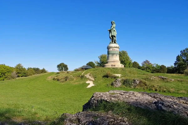 ブルゴーニュのウェルキンゲトリクス記念碑 — ストック写真