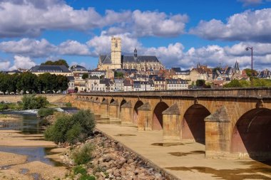 Nevers Burgundy, katedral ve nehir Loire