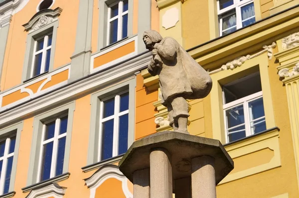 Άγαλμα στην πόλη Κλότζκο (Glatz) της Σιλεσίας — Φωτογραφία Αρχείου