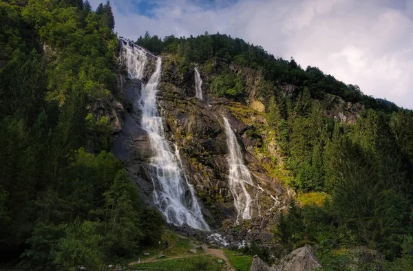 Cascada de Nardis en los Alpes — Foto de Stock