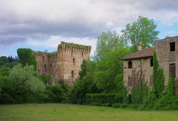 Borghetto wieś w Włochy — Zdjęcie stockowe