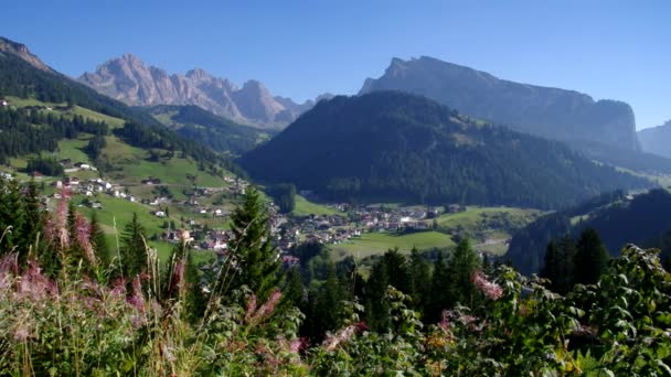 Val Gardena St. Christina nos Alpes — Vídeo de Stock