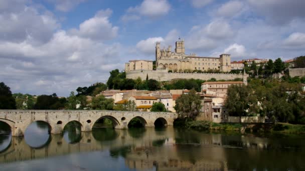 Cathedral Saint Nazaire and the River Orb in Beziers France — Stock Video