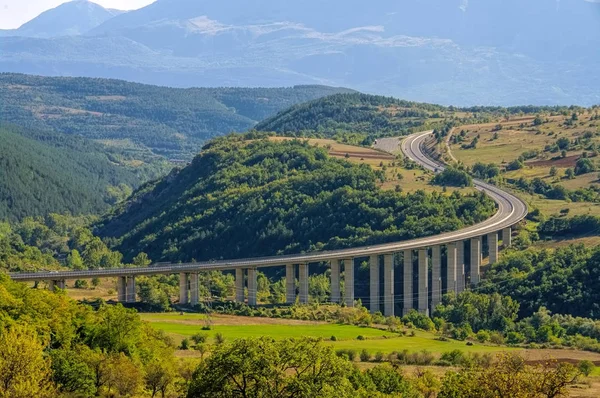 Gran Sasso freeway in Abruzzo — Stockfoto