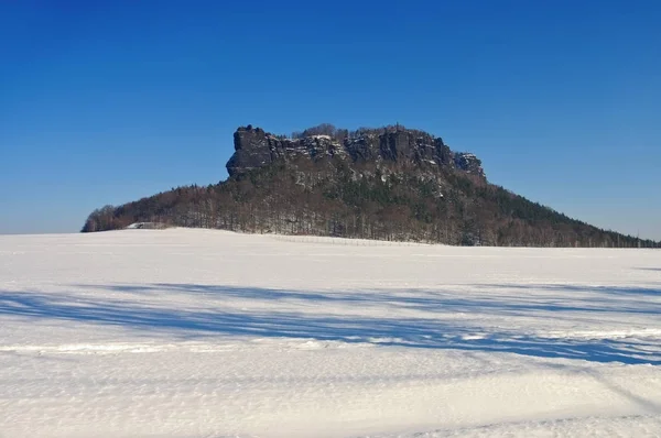 Mountain Lilienstein in winter — Stock Photo, Image