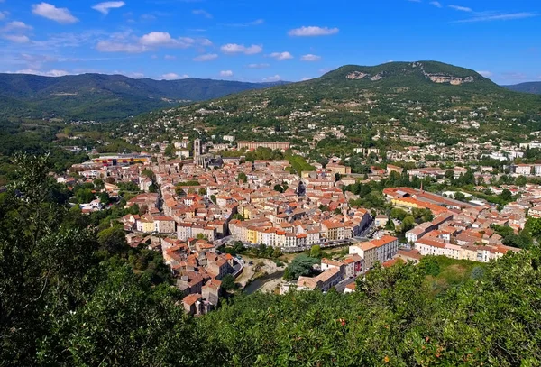 Město Lodeve v Herault, Languedoc-Roussillon — Stock fotografie