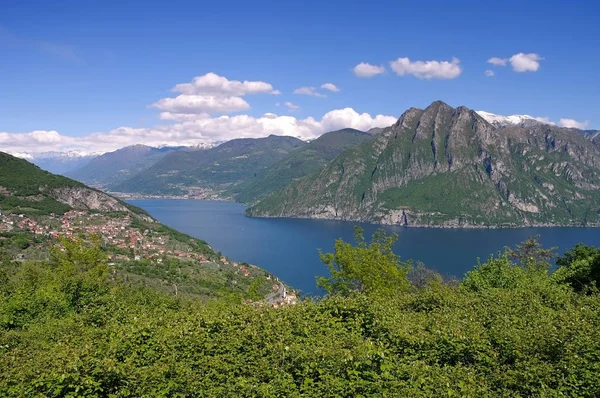 Λίμνη Iseo στις Άλπεις, στη Βόρεια Ιταλία — Φωτογραφία Αρχείου