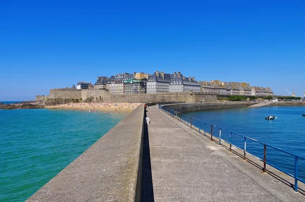 Muromgärdade townen av Saint-Malo i Bretagne — Stockfoto