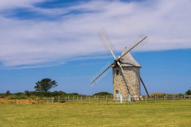 Moulin de Trouguer yel değirmeni Brittany