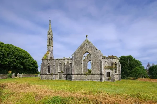 Berrien ruine chapelle sainte barbe in der bretagne — Stockfoto