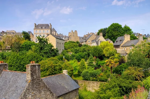 Staden Dinan i Bretagne — Stockfoto