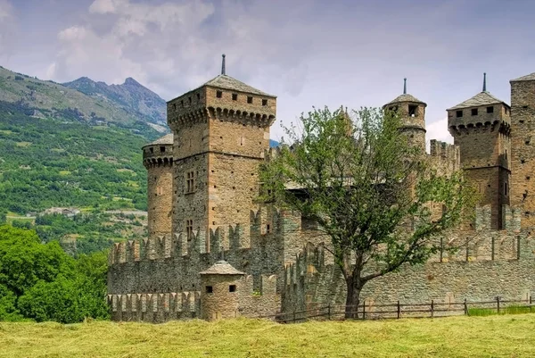 Fenis zamku w dolinie Aosty — Zdjęcie stockowe